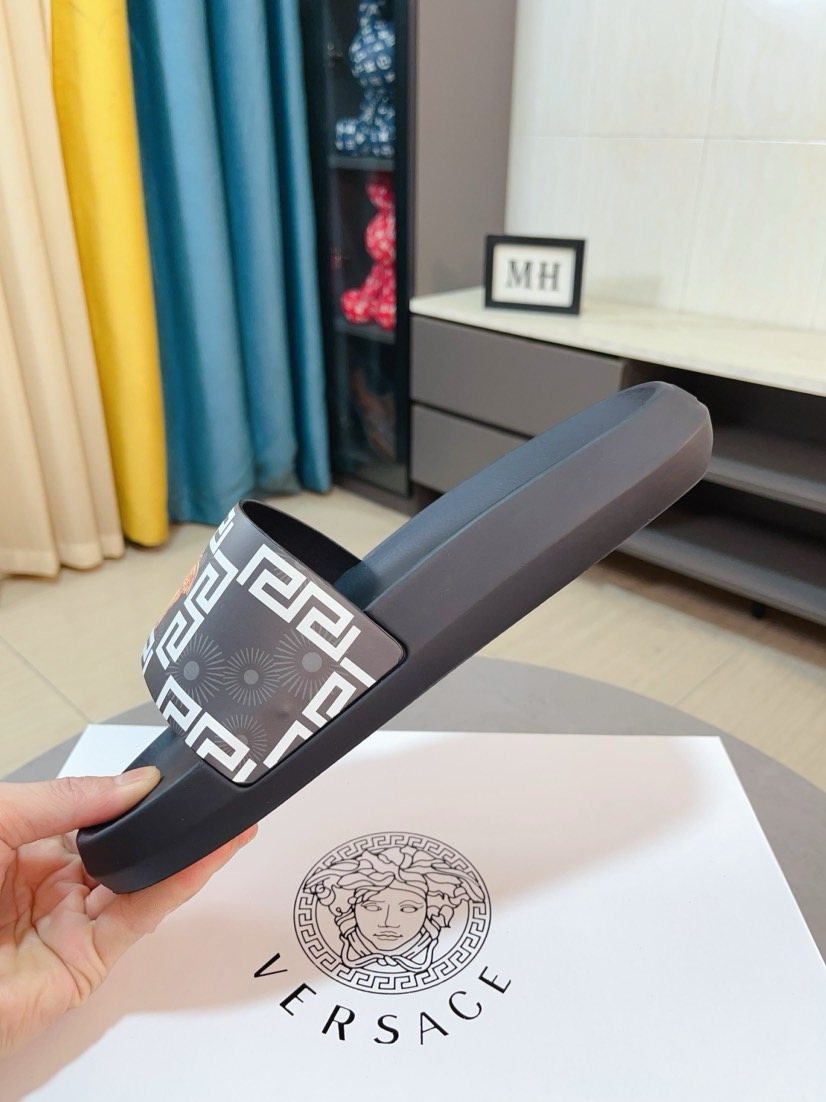 微商相册测试鞋子-Versace Geometric Strap Slide Sandals — side